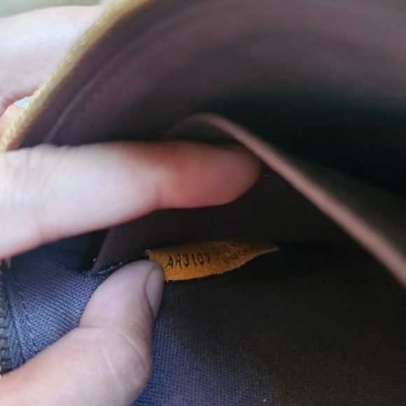 Louisvuitton pallas employees uniform edition - Picture 7 of 7